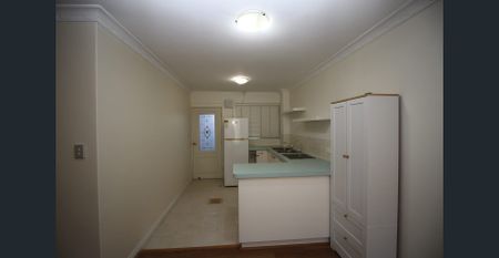 LIGHT N BRIGHT GROUND FLOOR UNIT - Photo 5