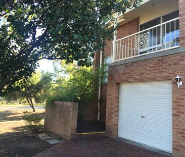 Central East Location - Just 2 Blocks to the CBD - Photo 4