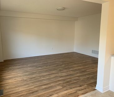 For Lease - 3083 Highbourne Crescent, Oakville, Ontario - Photo 5