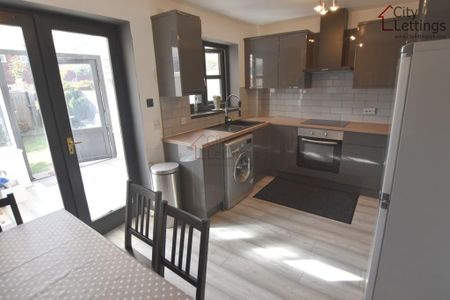 2 bedroom end of terrace house to rent - Photo 2