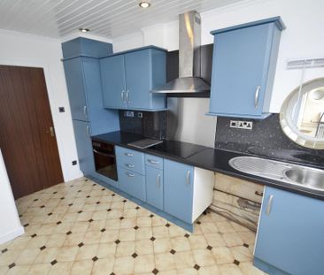 3 bedroom flat to rent - Photo 3