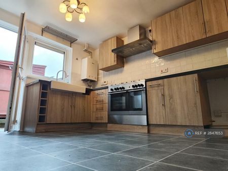 3 bedroom terraced house to rent - Photo 5