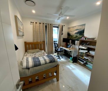 Four bedrooms modern family Home in Great Location! - Photo 6