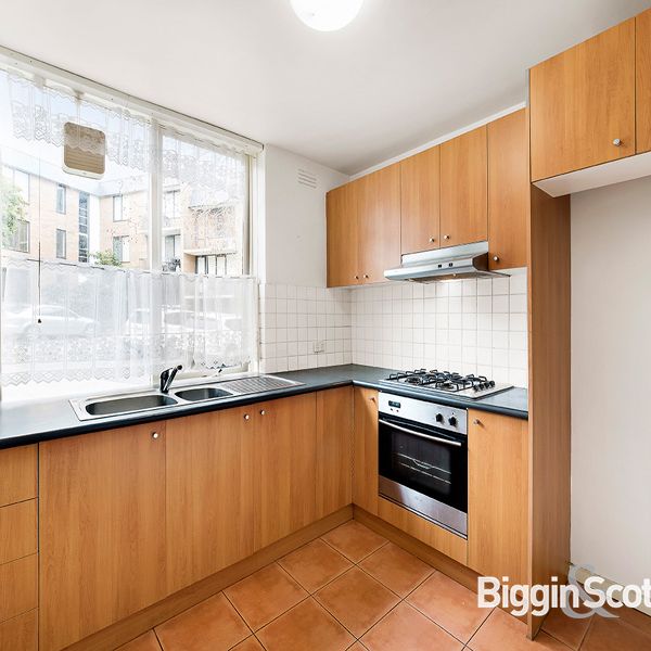 GREAT SIZED 3 BEDROOM APARTMENT - Photo 1