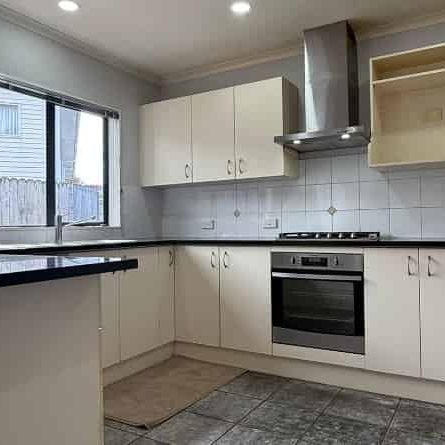 Sun-Filled 3 Bedroom Home + Study - Top School Zone - Photo 1