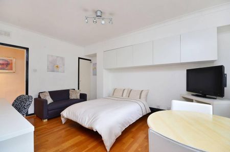 Studio to rent - Photo 2