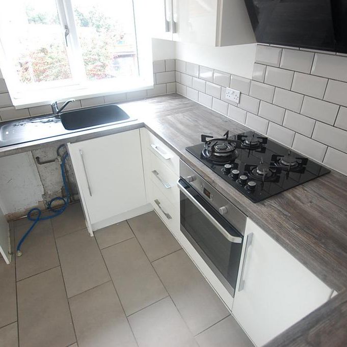 2 bedroom end of terrace house to rent - Photo 1