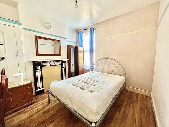 1 bedroom in a house share to rent - Photo 1