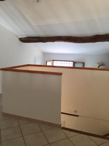 Location Appartement 2 pièces 37m² VINS SUR CARAMY 83170 - Photo 4