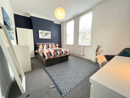 5 bedroom terraced house to rent - Photo 4