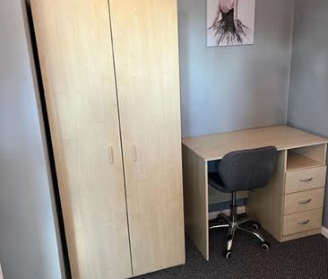 2 Bed Flat, Lenton, NG7 - Photo 5