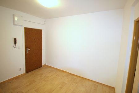Pronájem bytu 2+1 58 m² - Fotografie 5