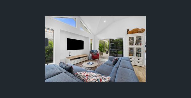 Coastal Hamptons Home – Modern Comfort by the Beach - Photo 1