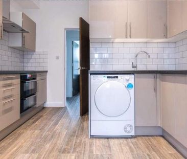 4 bedroom flat share to rent - Photo 4