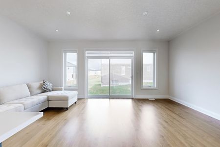 For Lease - 6 Dominique Street, Kitchener, Ontario - Photo 4