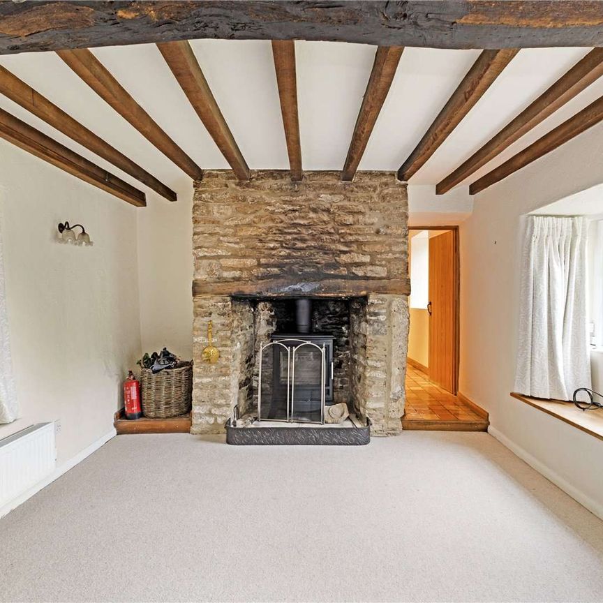 Spacious and charming family home in the village of Tunley. - Photo 1