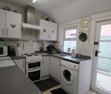 1 bedroom in a house share to rent - Photo 5