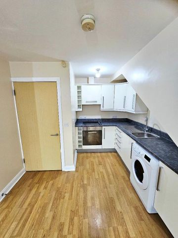 2 bedroom flat to rent - Photo 4