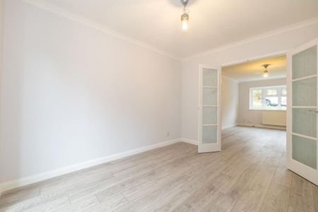 4 bedroom detached house to rent - Photo 3