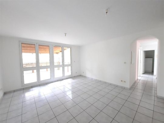 Location Appartement 3 pièces 53m² LA MONTAGNE 97417 - Photo 1
