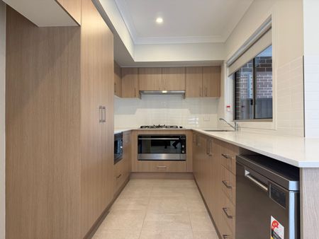 8 Saltbush Way, Gables NSW 2765 - House For Rent | Domain - Photo 4