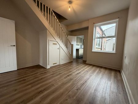 2 bedroom terraced house to rent - Photo 2