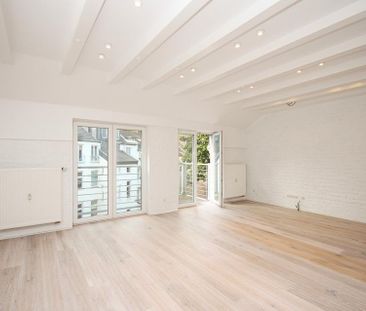 Traumhaftes Dachgeschoss-Loft mit offener Galerie und Einbauküche - Photo 5