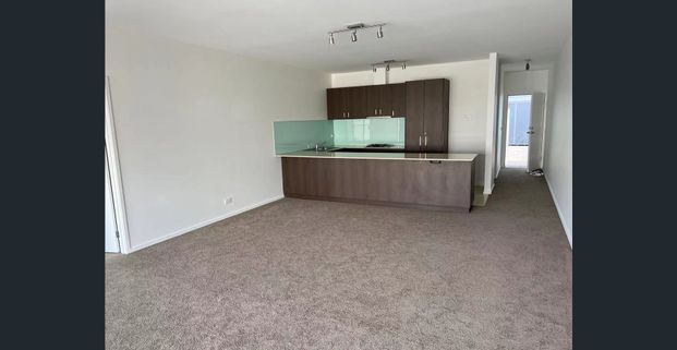 Newly renovated 3 Bedroom Apartment - Photo 1