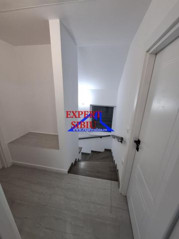 Casa noua de inchiriat 4 camere nemobilata ,in Cisnadie - Fotografie 3