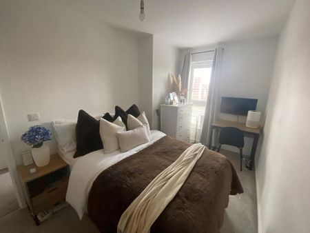 3 bedroom semi-detached house to rent - Photo 3