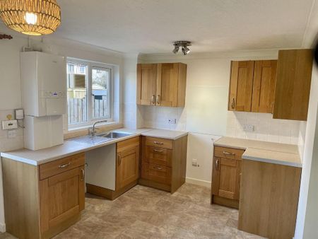 2 bedroom semi-detached house to rent - Photo 2