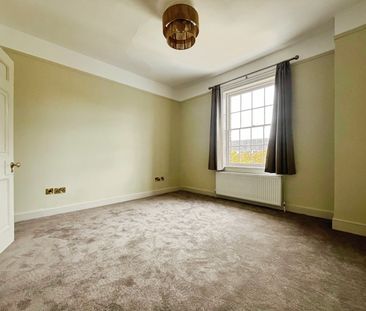 Straight Road, Old Windsor, Windsor, Berkshire, SL4 2RL - Photo 6