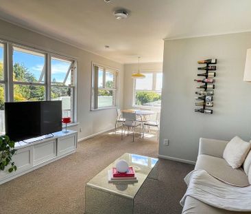 Charming 2 Bedroom Unit with Deck in New Windsor - Photo 3