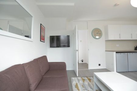 13 Corringham House (i) – Room 4 - Photo 2