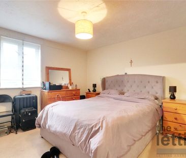 Whitakers Lodge, Gater Drive, Enfield, Middlesex, EN2 0JP - Photo 2