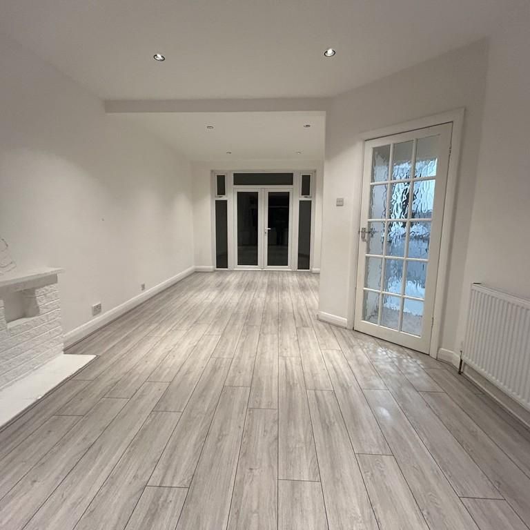 3 bedroom terraced house to rent - Photo 1