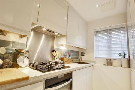 2 bedroom end of terrace house to rent - Photo 4