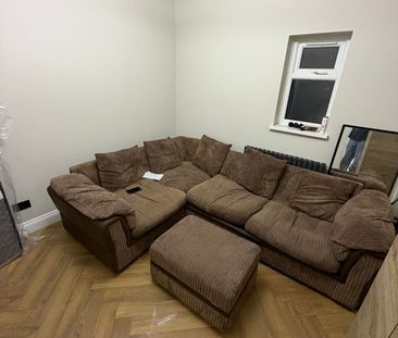 Room in a Shared House, Masterman Road, E6 - Photo 1