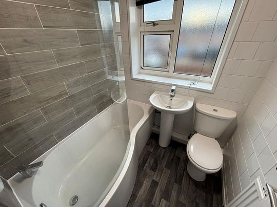 2 bedroom end of terrace house to rent - Photo 1