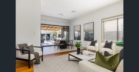 Freestanding house & garage on dual-access block - Photo 2