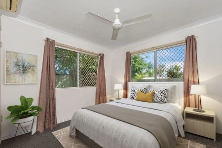 Central convenience in popular Kirwan - Photo 4