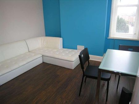 Bedroom Property In Winton, BH9 - Photo 4
