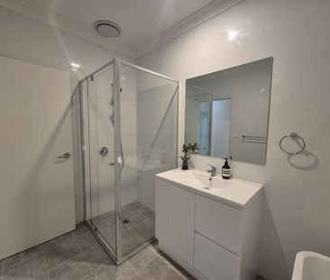 Fresh, Modern & Effortlessly Stylish - Welcome Home - Photo 5