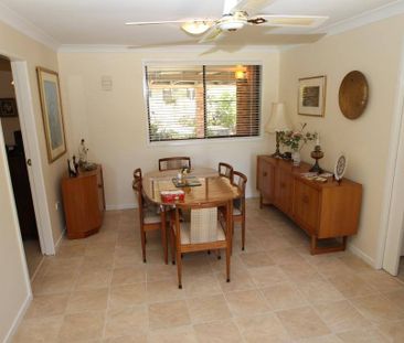 IMMUCULATE & SPACIOUS BRICK HOME - Photo 6