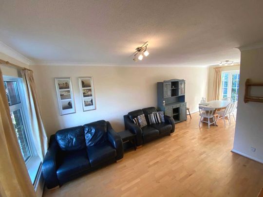 Broadacres, Guildford - Photo 1