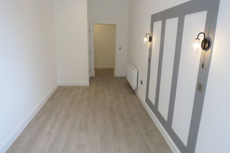 High Street - Photo 2