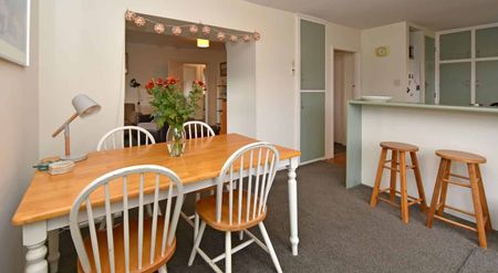 Character, Comfort & Convenience! - Photo 4