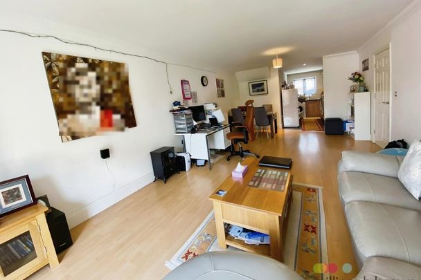 Ellisons Quay, Burton Waters, LINCOLN - Photo 1