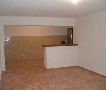 Location Appartement 4 pièces 100m² CARCASSONNE 11000 - Photo 4