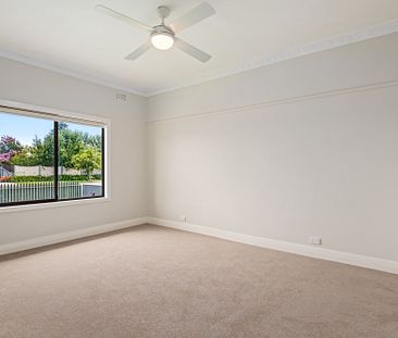 Central Three Bedroom Plus Study - Photo 1